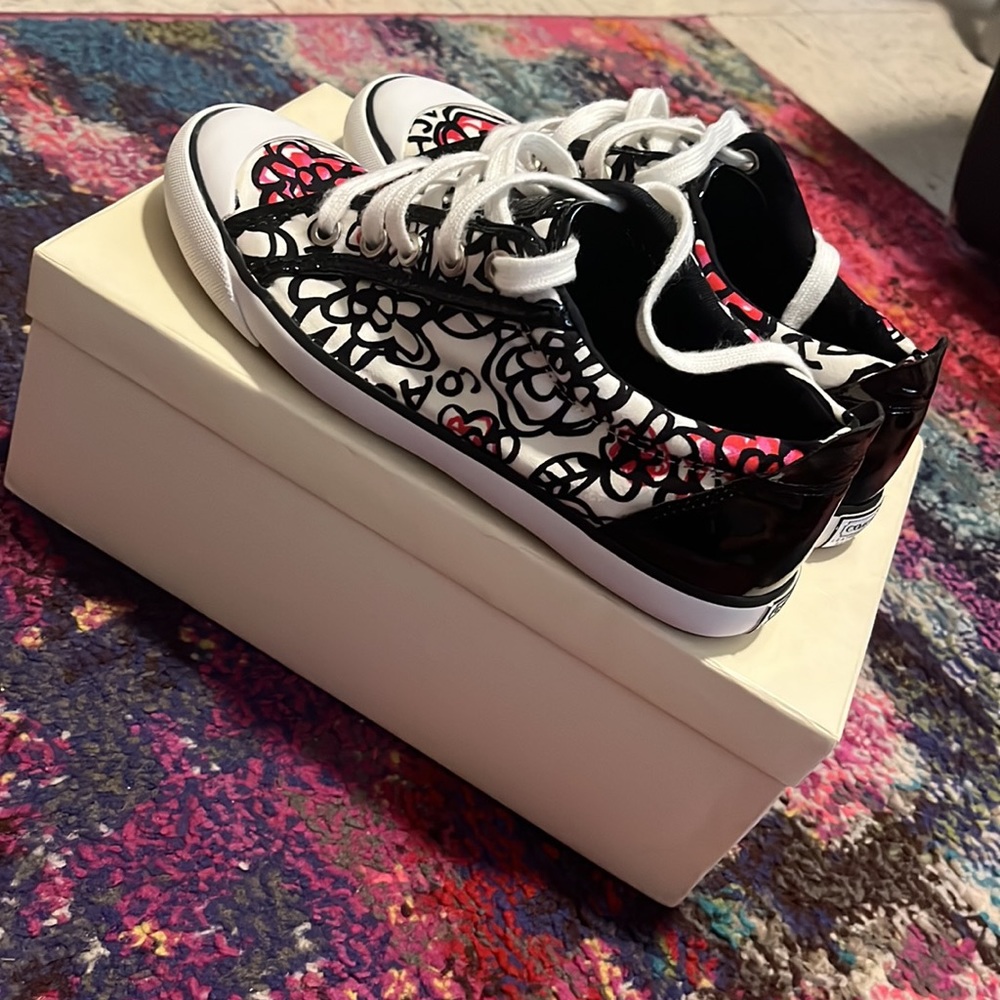 Shoes - Picture 4 of 7